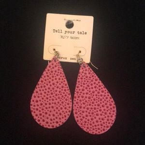 Leather made, mermaid style pink earrings
